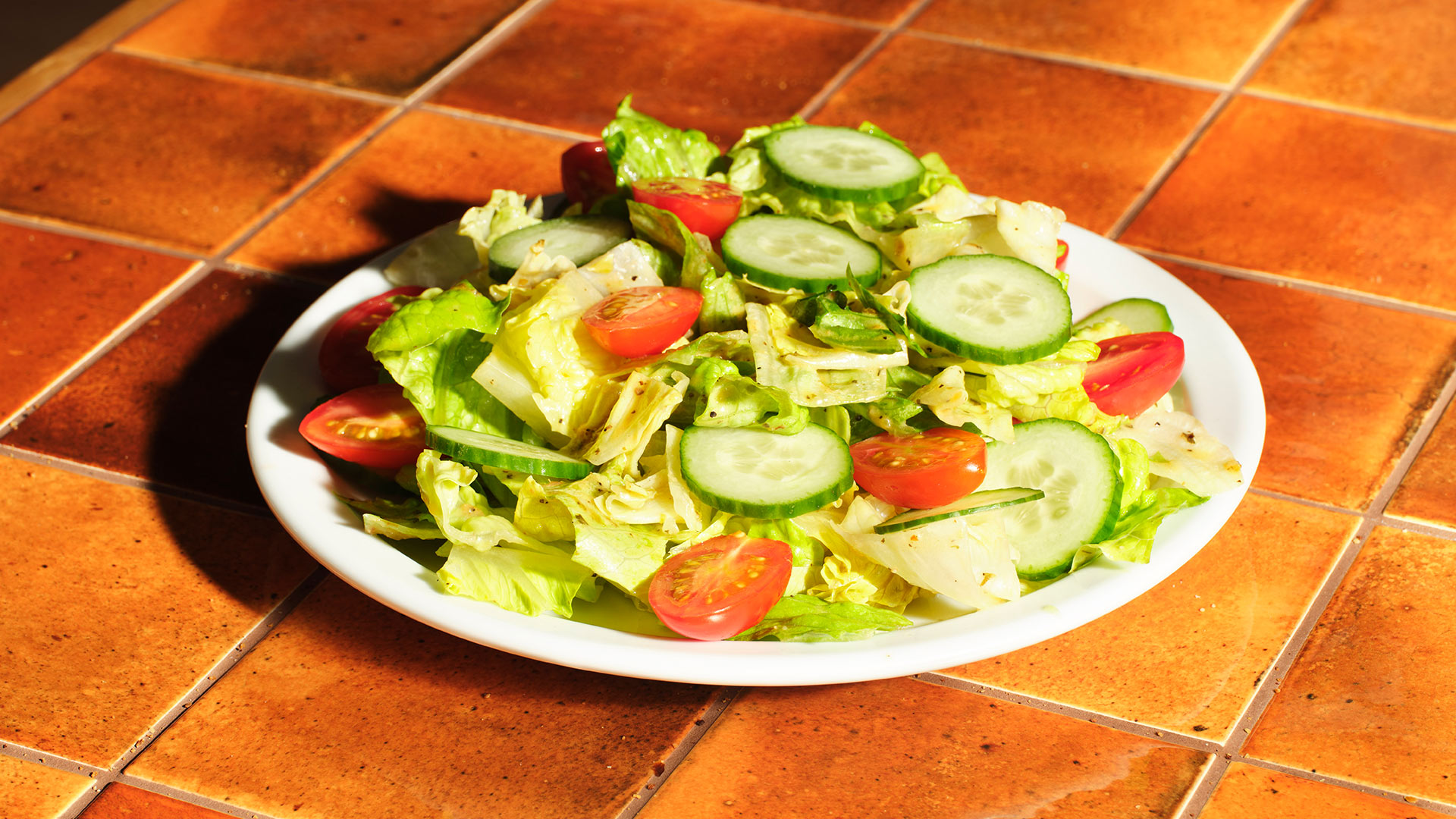 3_paulies_pizza_14inch_254_garden_salad_ret_flat