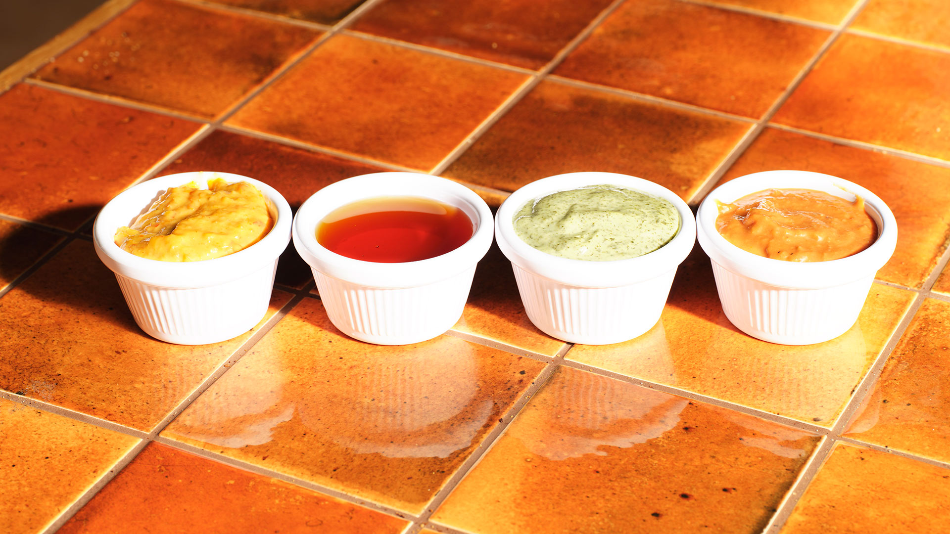 3_paulies_pizza_14inch_319_dips_ret_flat